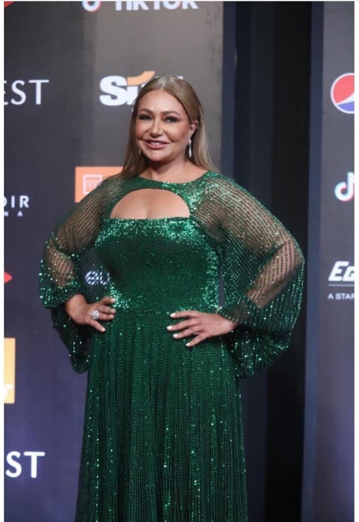 ليلي علوي بفستان اخضر أنيق علي الريد كاربت "في ختام مهرجان الجونة"