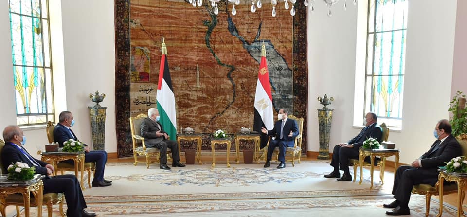 الرئيس يبحث مع الرئيس الفلسطيني مستجدات القضية الفلسطينية وعملية السلام في الشرق الأوسط. 