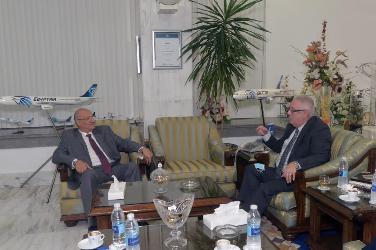 رئيس مصرللطيران يبحث تداعيات فيروس كورونا مع رئيس الاتحاد العربي للنقل الجوي AACO