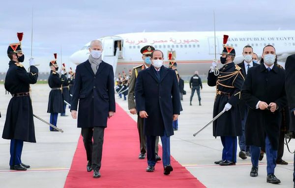 الرئيس عبد الفتاح السيسي اليوم بزيارة رسمية إلى الجمهورية الفرنسية تلبيةً لدعوة من الرئيس الفرنسي إيمانويل ماكرون.