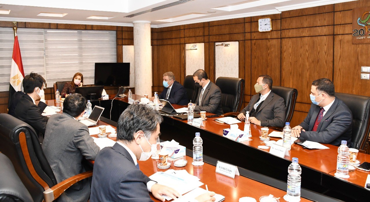 وزيرة التخطيط والتنمية الاقتصادية والسفير الياباني بالقاهرة يبحثان أوجه التعاون المشترك