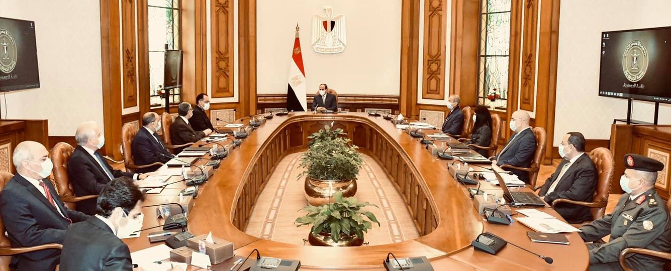 السيد الرئيس يطلع علي منظومة الضوابط والاشتراطات البنائية الجديدة وكذلك الموقف التنفيذي لإقامة التجمعات البدوية في سيناء