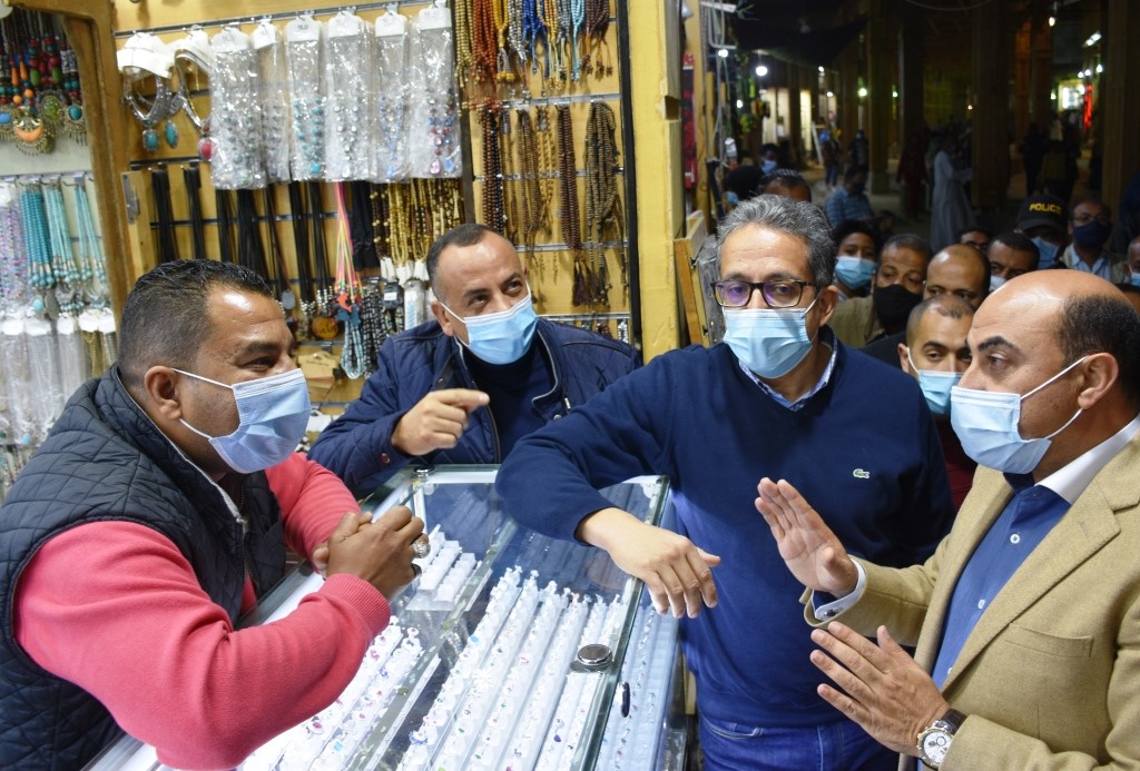 وزير السياحة والآثار يطلق مبادرة شتي في مصر في أول أيامها من أسوان أقصى المدن جنوبا في صعيد مصر