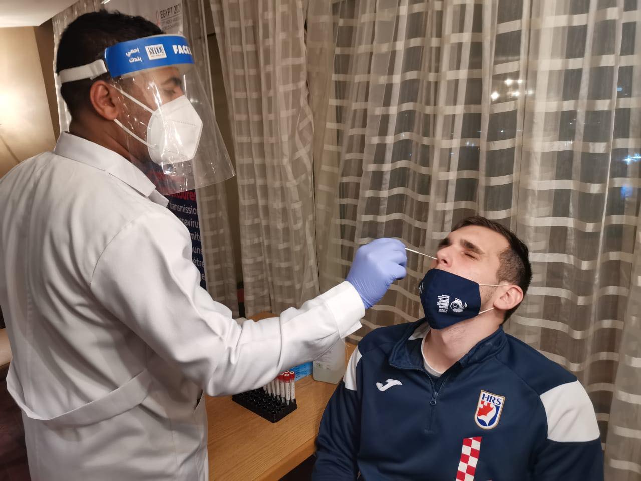 اللجنة الطبية لبطولة كأس العالم لكرة اليد: تقديم الخدمة الطبية لـ 114 فردًا من الوفود المشاركة في البطولة خلال فعاليات مباريات أمس 