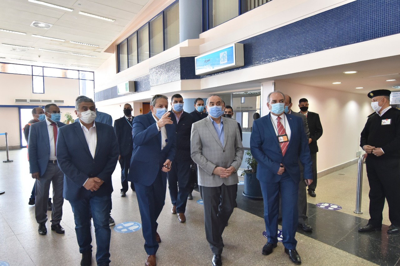وزير الطيران المدنى يتفقد مطار القاهرة بعد جولة موسعة بمطار مرسى علم   القاهرة فى ٢١ فبراير ٢٠٢١ 