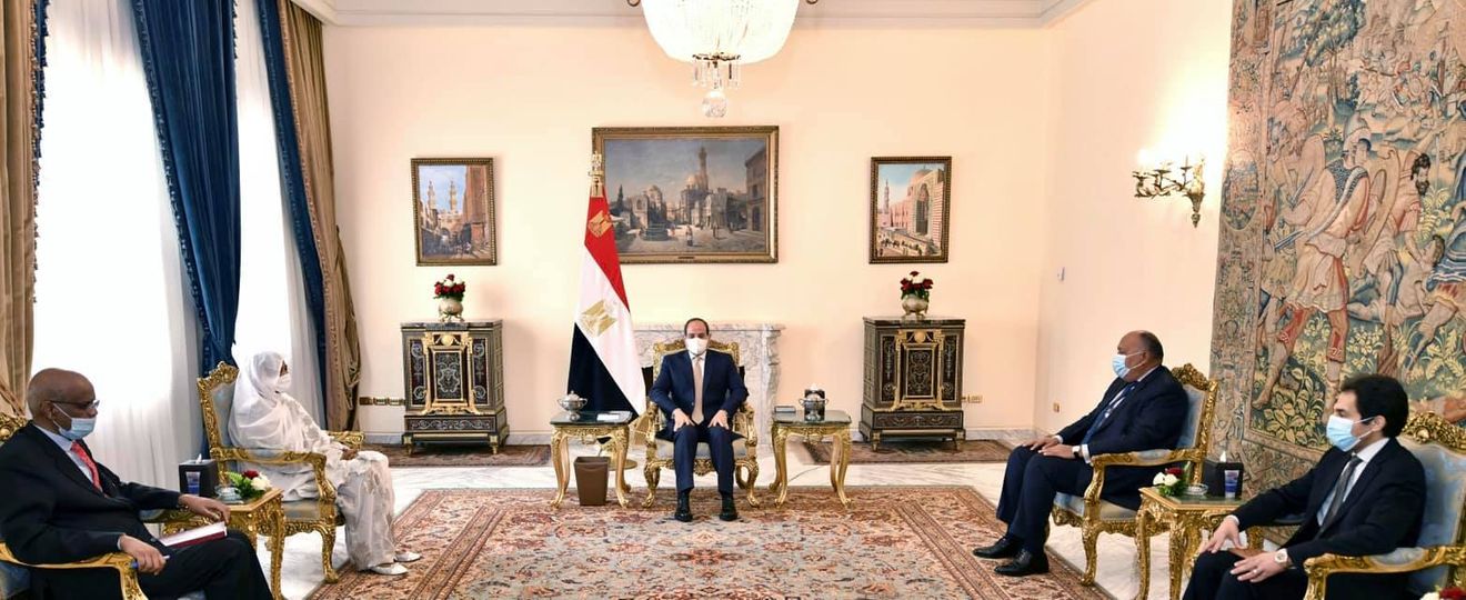 السيد الرئيس يؤكد على النهج الاستراتيجي لمصر بدعم العلاقات مع السودان من أجل التعاون والبناء والتنمية، وأن أمن واستقرار السودان يُعد جزءاً لا يتجزأ من أمن واستقرار مصر.