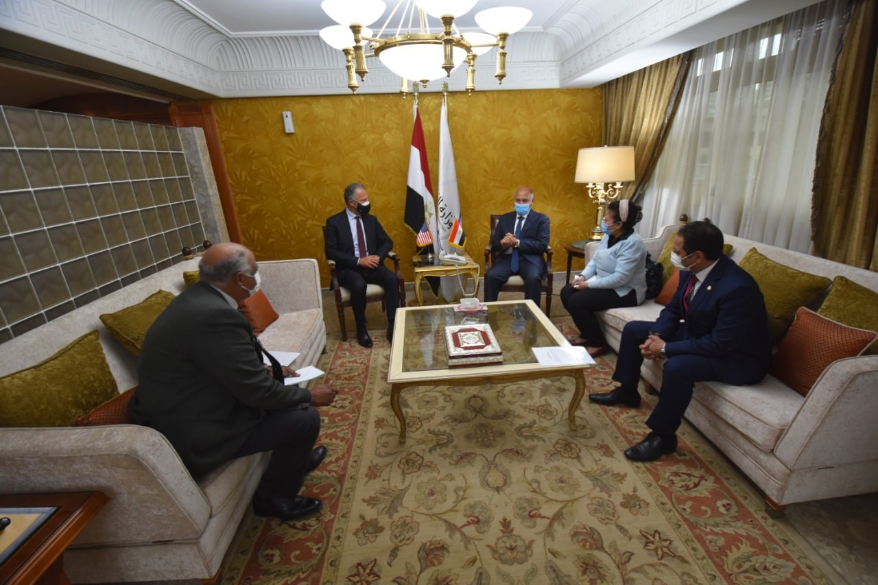 وزير النقل يستقبل السفير الأمريكي بالقاهرة لبحث تدعيم التعاون بين الجانبين في مجالات مترو الانفاق