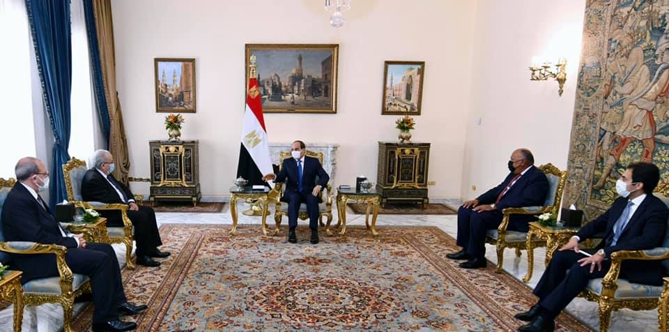 السيد الرئيس يستقبل وزير خارجية الجزائر ويؤكد حرص مصر على تطوير العلاقات مع الجزائر في شتى المجالات 