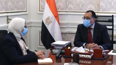 Photo of رئيس الوزراء يتابع مع وزيرة الصحة إجراءات تطعيم العاملين فى القطاع التعليمى