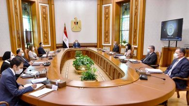 Photo of الرئيس عبد الفتاح السيسي يجتمع مع رئيس مجلس الوزراء والسادة وزراء المجموعة الاقتصادية ومحافظ البنك المركزي