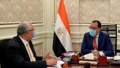Photo of رئيس الوزراء يستعرض مع وزير الزراعة مشروع المزارع المصرية النموذجية المشتركة في أفريقيا