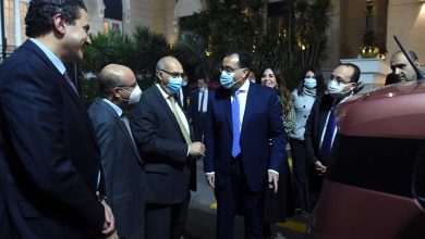 Photo of رئيس الوزراء يعقد اجتماعاً مع مسئولى شركة “جنرال موتورز” و”مجموعة منصور للسيارات”