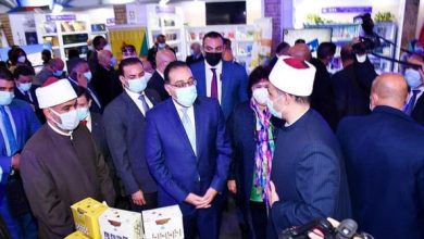 Photo of رئيس الوزراء يتفقد جناح المجلس الأعلى للشئون الإسلامية بمعرض الكتاب