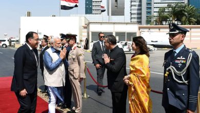 Photo of رئيس الوزراء يستقبل رئيس الوزراء الهندي والوفد المرافق له بمطار القاهرة