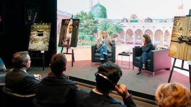 Photo of تدشين إصدار ين عن مكة المكرمة والمدينة المنورة بمعرض الثقافة السعودية في باريس