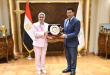 Photo of  وزير الشباب والرياضة يلتقي وزيرة شؤون الشباب بدولة البحرين 